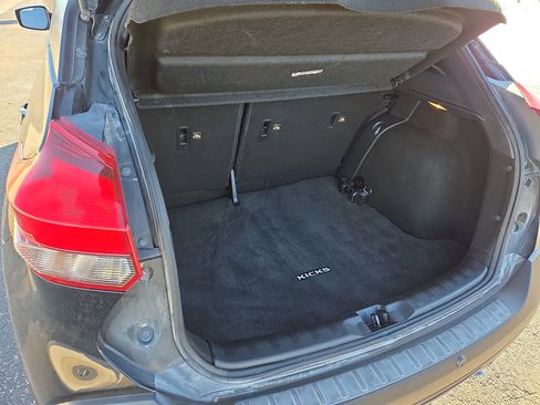 Used 2020 Nissan Kicks SV w/ Exterior Package image 7