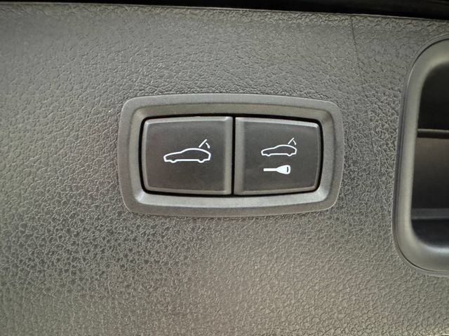 Used 2025 Porsche Macan AWD/4WD image 23