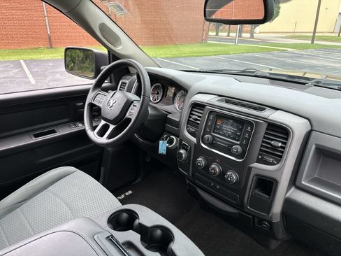 Used 2015 RAM 1500 Express RWD image 32