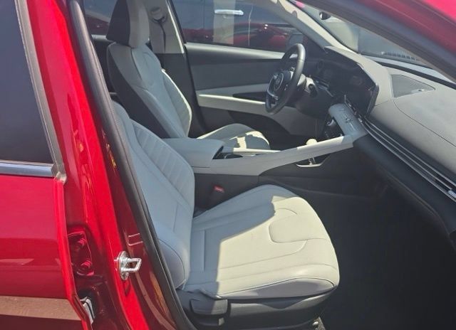 Used 2025 Hyundai Elantra Limited FWD image 7