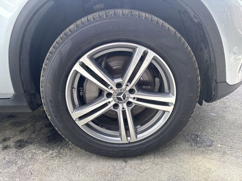 Used 2022 Mercedes-Benz GLC 300 w/ Premium Package Lite image 13