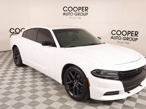 Used 2020 Dodge Charger SXT w/ Blacktop Package image 1