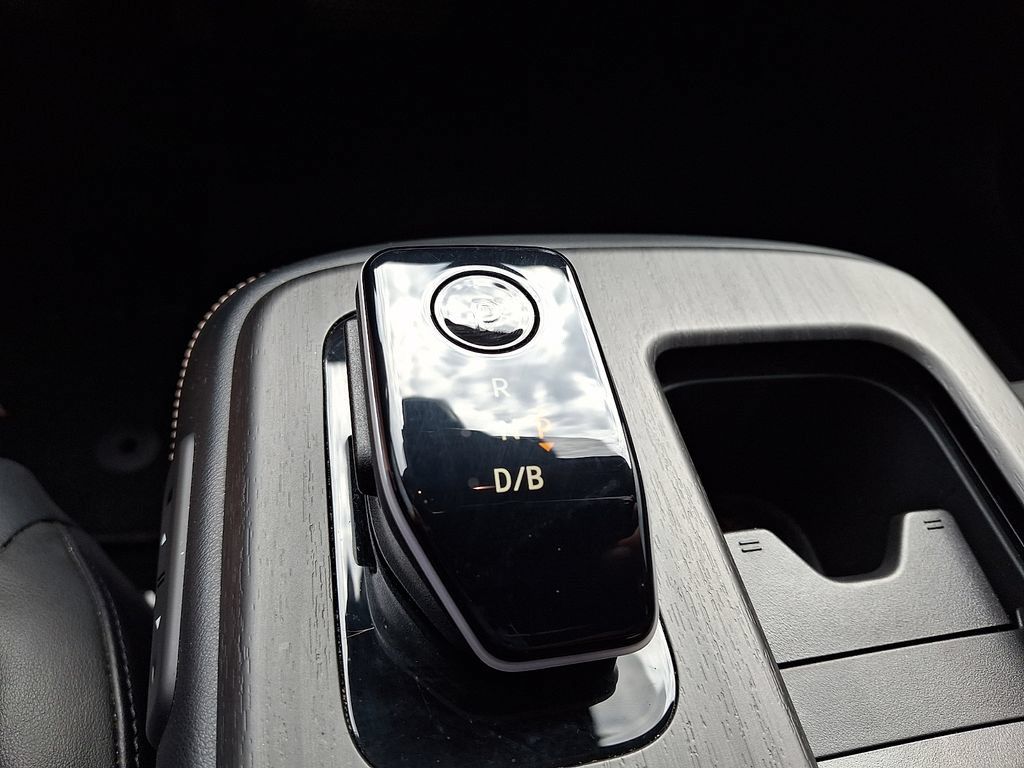 Used 2024 Nissan Ariya FWD image 15