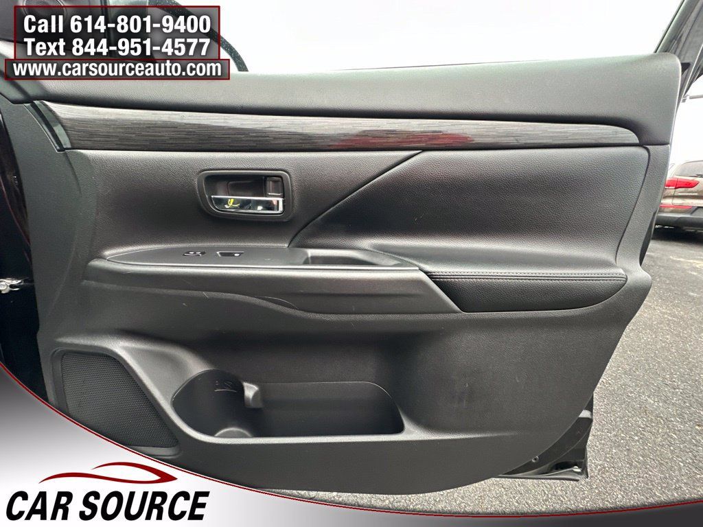 Used 2017 Mitsubishi Outlander SEL FWD image 30