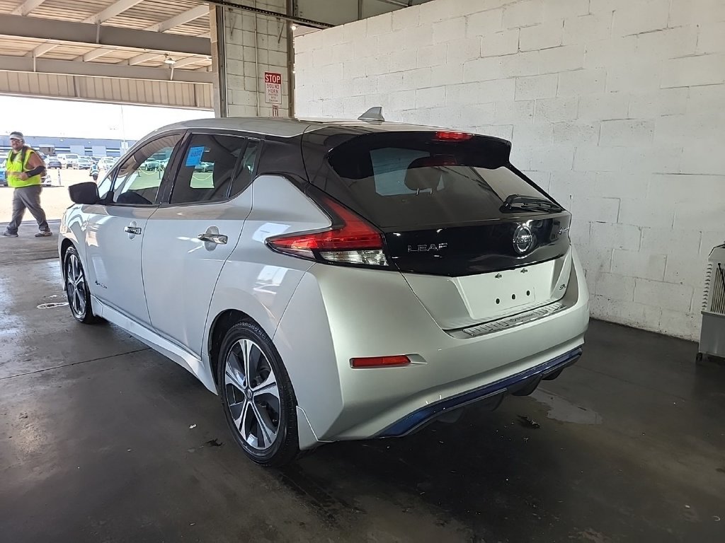Used 2018 Nissan Leaf SL w/ SL Technology Package FWD image 2