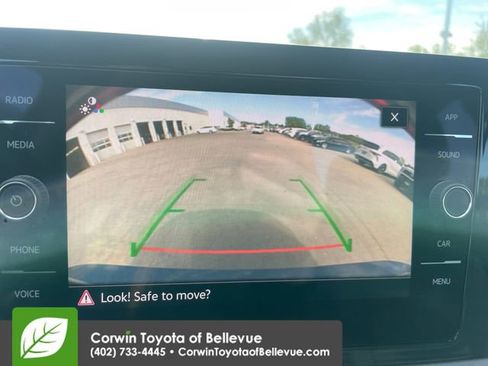 Used 2025 Volkswagen Jetta SE FWD image 13