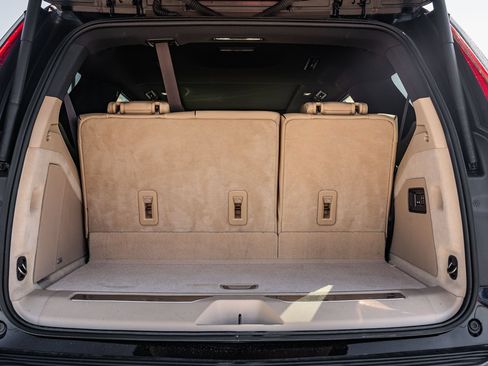 Used 2024 Cadillac Escalade Premium Luxury AWD/4WD image 15