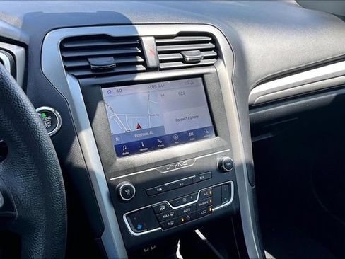 Used 2020 Ford Fusion SE FWD image 22