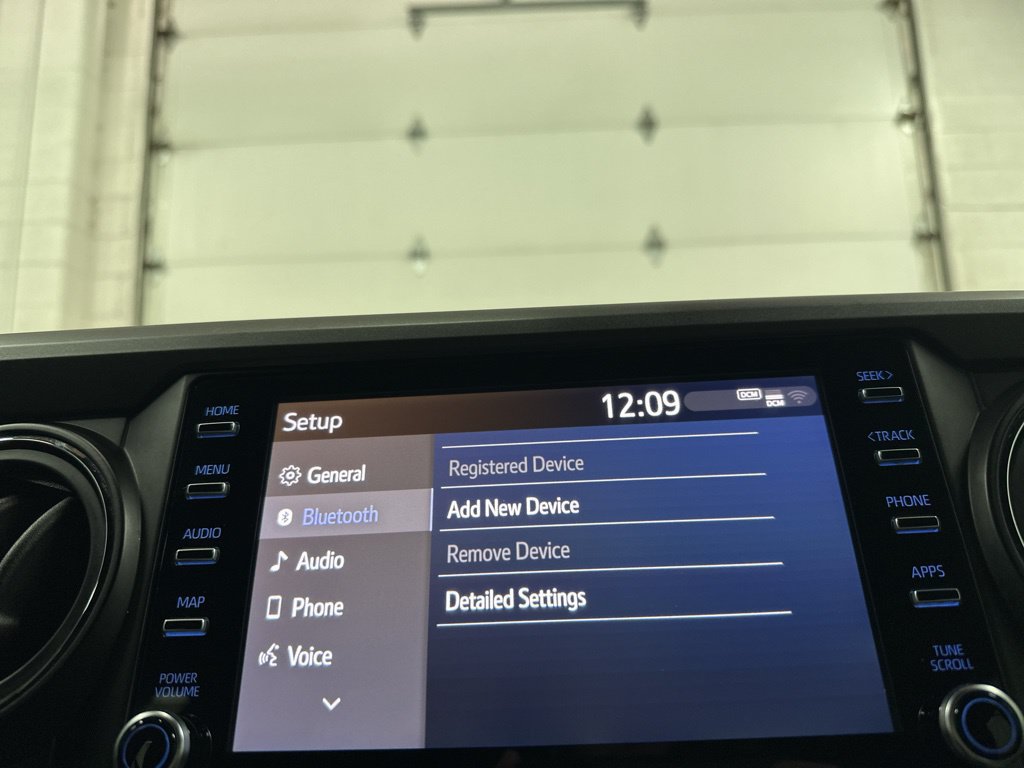 Used 2022 Toyota Tacoma TRD Off-Road w/ Technology Package AWD/4WD image 30