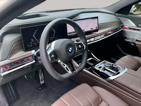 Used 2025 BMW 760i xDrive w/ Executive Package AWD/4WD image 17