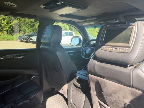 Used 2017 Cadillac Escalade ESV Platinum AWD/4WD image 13