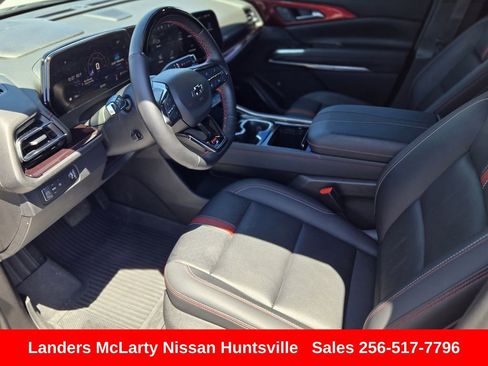Used 2024 Chevrolet Traverse RS w/ LPO, Floor Liner Package FWD image 17