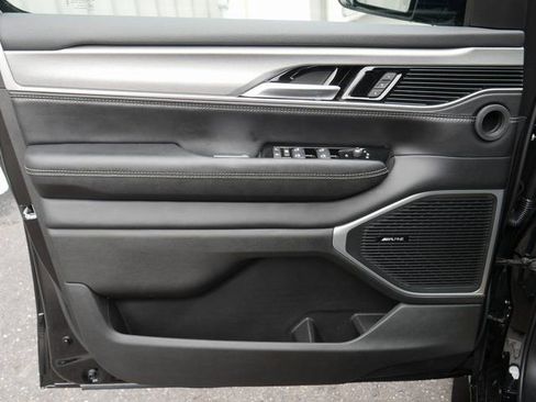 Used 2025 Jeep Wagoneer Series II image 12