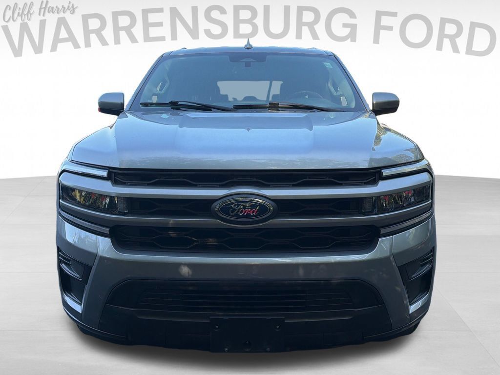 Used 2022 Ford Expedition Max XLT RWD image 2