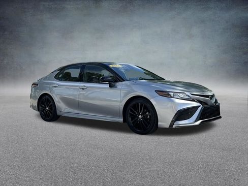 Used 2023 Toyota Camry XSE FWD image 3