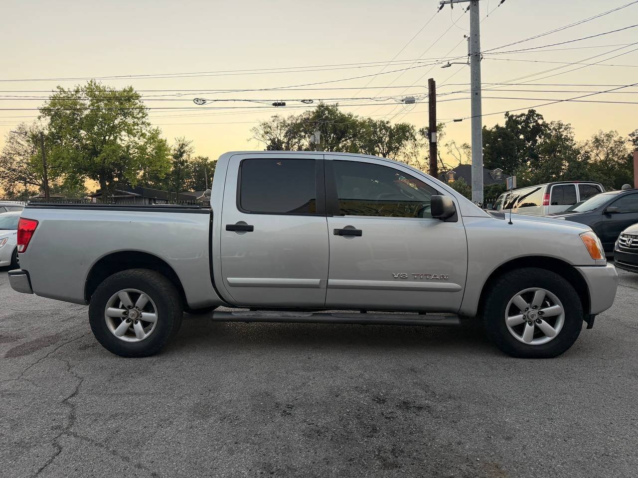Used 2013 Nissan Titan SV AWD/4WD image 9