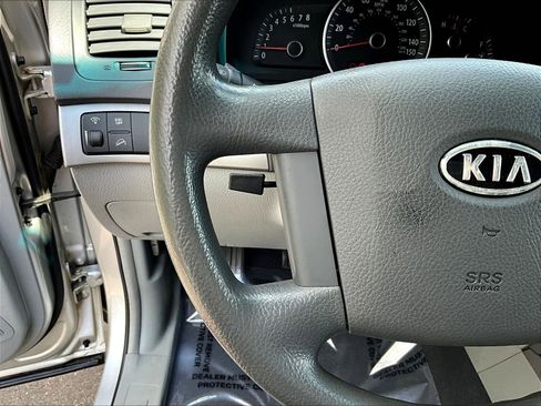 Used 2009 Kia Borrego LX w/ Convenience Pkg AWD/4WD image 11
