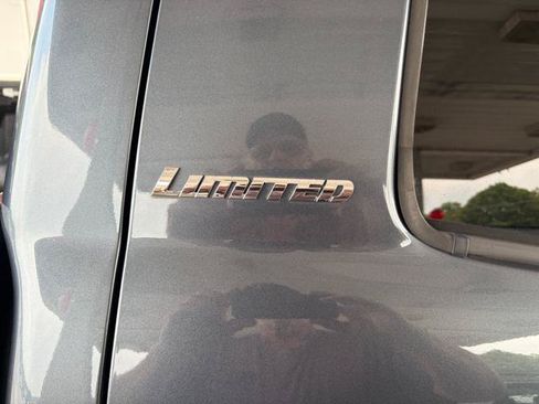 Used 2010 Toyota Tundra Limited AWD/4WD image 36