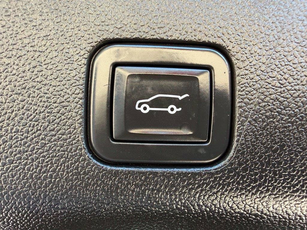 Used 2021 Cadillac Escalade Premium Luxury AWD/4WD image 27