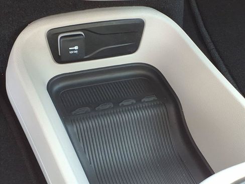 Used 2024 Chrysler Pacifica Limited FWD image 33