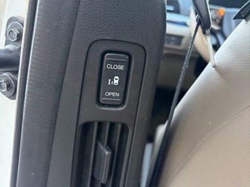 Used 2018 Honda Odyssey Elite image 18
