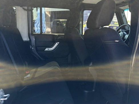 Used 2016 Jeep Wrangler Unlimited Rubicon w/ Connectivity Group AWD/4WD image 6