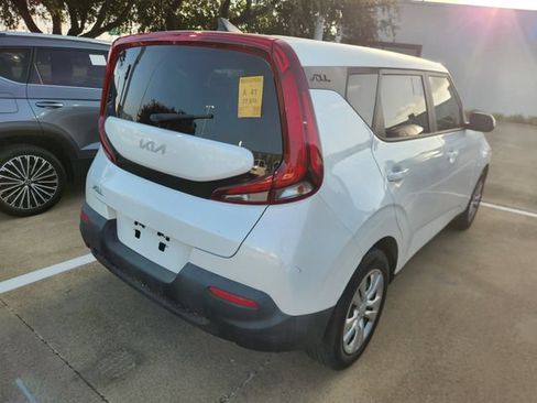 Used 2022 Kia Soul LX FWD image 6