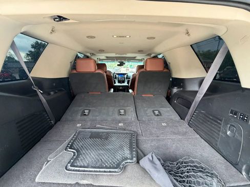 Used 2017 Cadillac Escalade Luxury AWD/4WD image 9