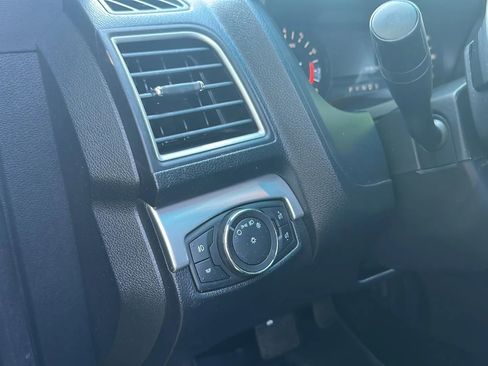 Used 2017 Ford Explorer XLT AWD/4WD image 30