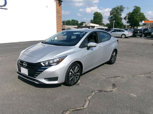 Used 2025 Nissan Versa SV FWD image 2