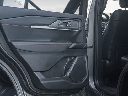 Used 2025 Ford Explorer ST-Line w/ ST-Line Street Pack image 42