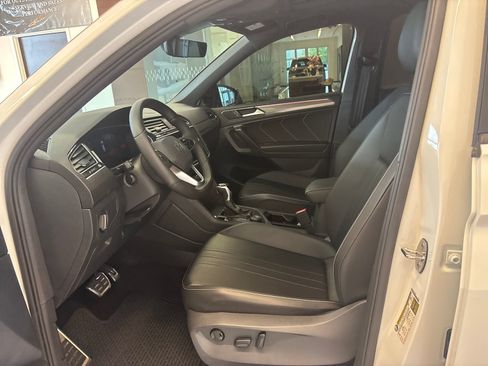 Used 2024 Volkswagen Tiguan SE R-Line AWD/4WD image 12