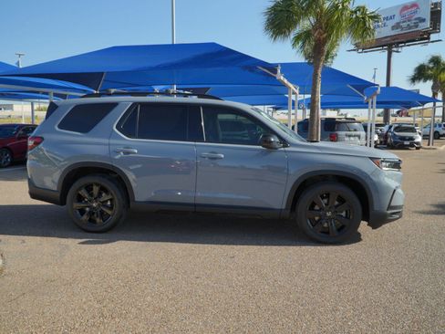 Used 2025 Honda Pilot Black Edition image 9