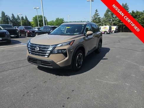 Certified 2025 Nissan Rogue SV w/ SV Premium Package AWD/4WD image 4