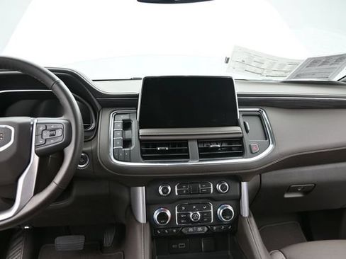 Used 2024 GMC Yukon XL SLT w/ SLT Luxury Package AWD/4WD image 25