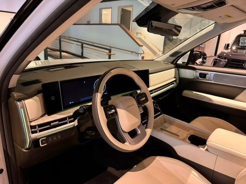 Used 2024 Hyundai Santa Fe Calligraphy image 9