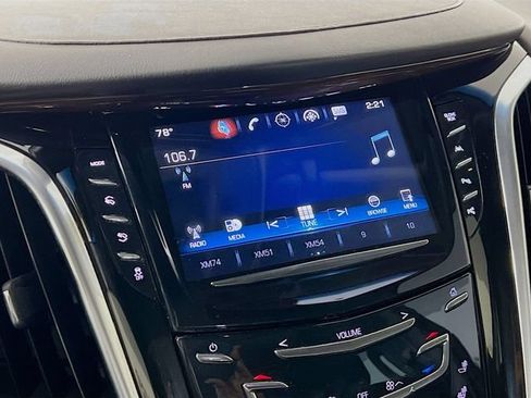 Used 2019 Cadillac Escalade Luxury AWD/4WD image 17