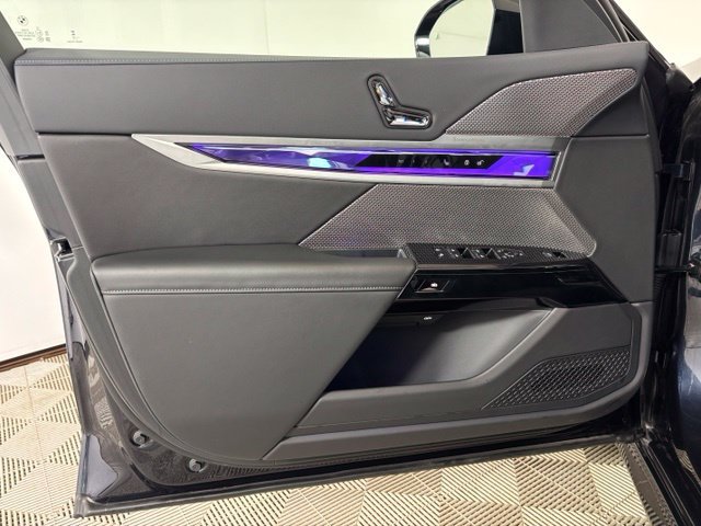 Used 2025 BMW 760i xDrive AWD/4WD image 10