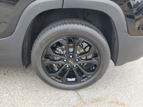 Used 2022 GMC Terrain SLE w/ Elevation Edition image 6