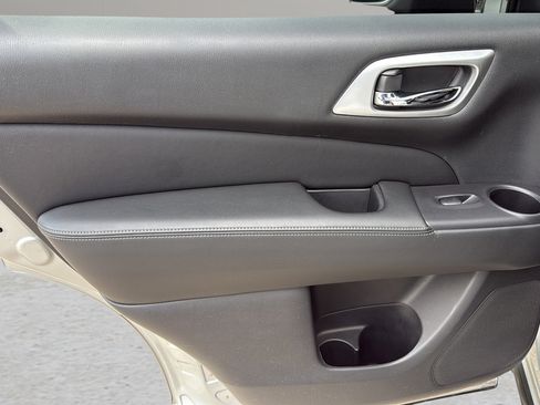 Used 2019 Nissan Pathfinder S AWD/4WD image 13