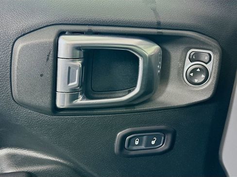 Used 2018 Jeep Wrangler Unlimited Rubicon w/ Dual Top Group image 17