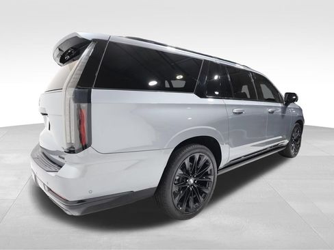 Used 2026 Cadillac Escalade ESV Platinum Sport w/ LPO, ONYX Package AWD/4WD image 4