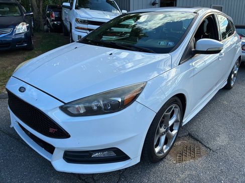 Used 2017 Ford Focus ST w/ Equipment Group 401A image 1