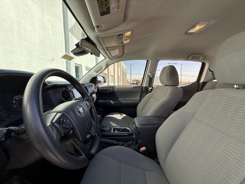 Used 2018 Toyota Tacoma SR image 5