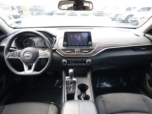 Used 2025 Nissan Altima 2.5 SV FWD image 13