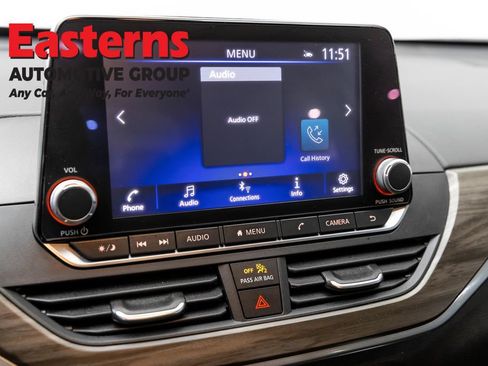 Used 2025 Nissan Altima 2.5 SV FWD image 19