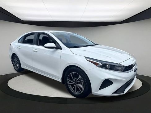 Used 2023 Kia Forte LXS image 3