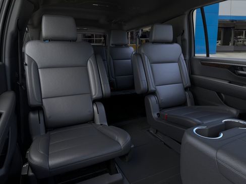 New 2026 Chevrolet Suburban LT AWD/4WD image 17