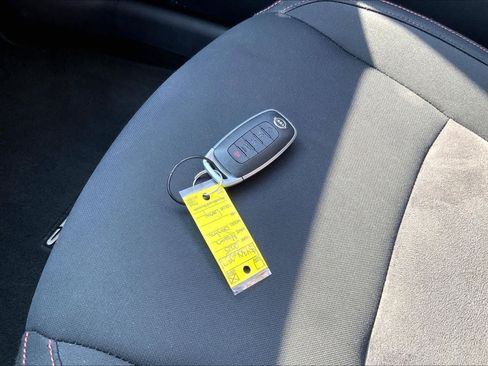 Used 2025 Nissan Sentra SR FWD image 15