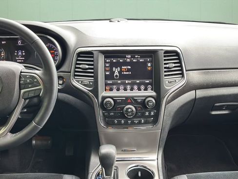 Used 2018 Jeep Grand Cherokee Altitude AWD/4WD image 18
